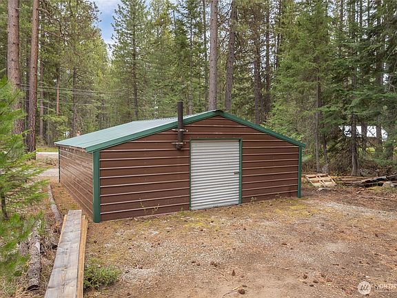 3rd image of 2205 Pine Tree Road