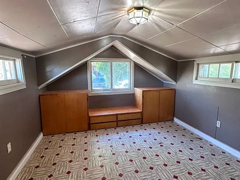 329 S Rogers St — Photo 19
