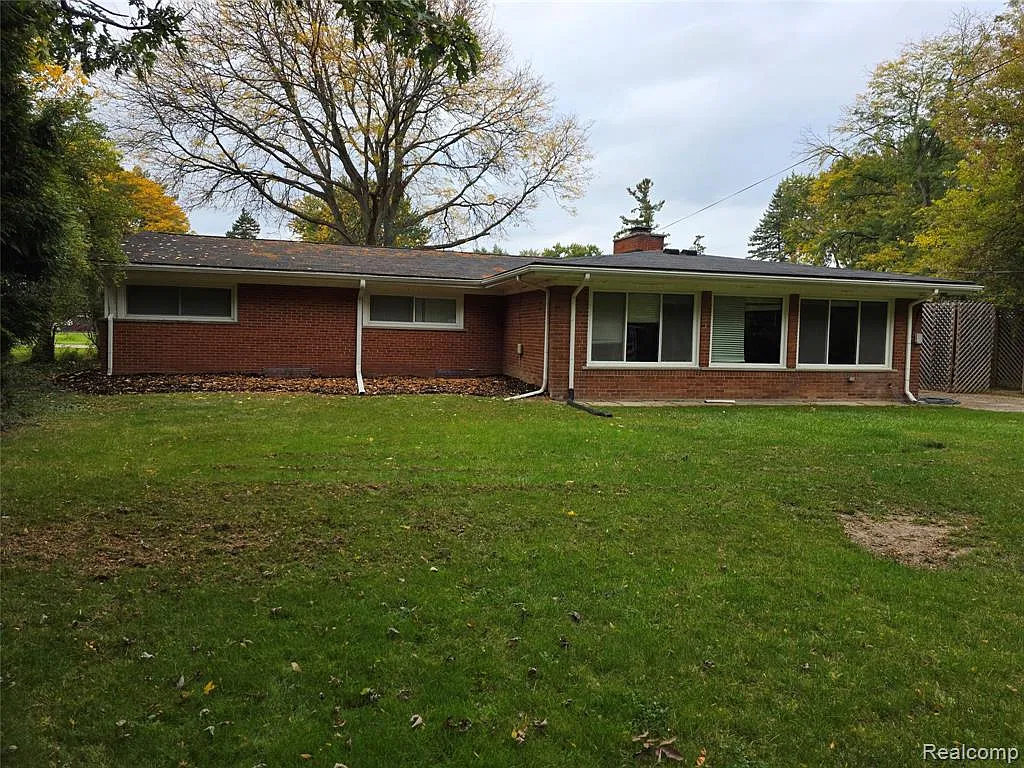 3 bed, 2.0 bath, 3122 sqft, $2,600 — Photo 2