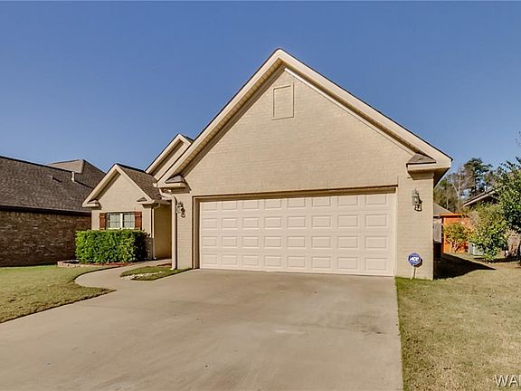 3rd image of 11608 Belle Meade Cir