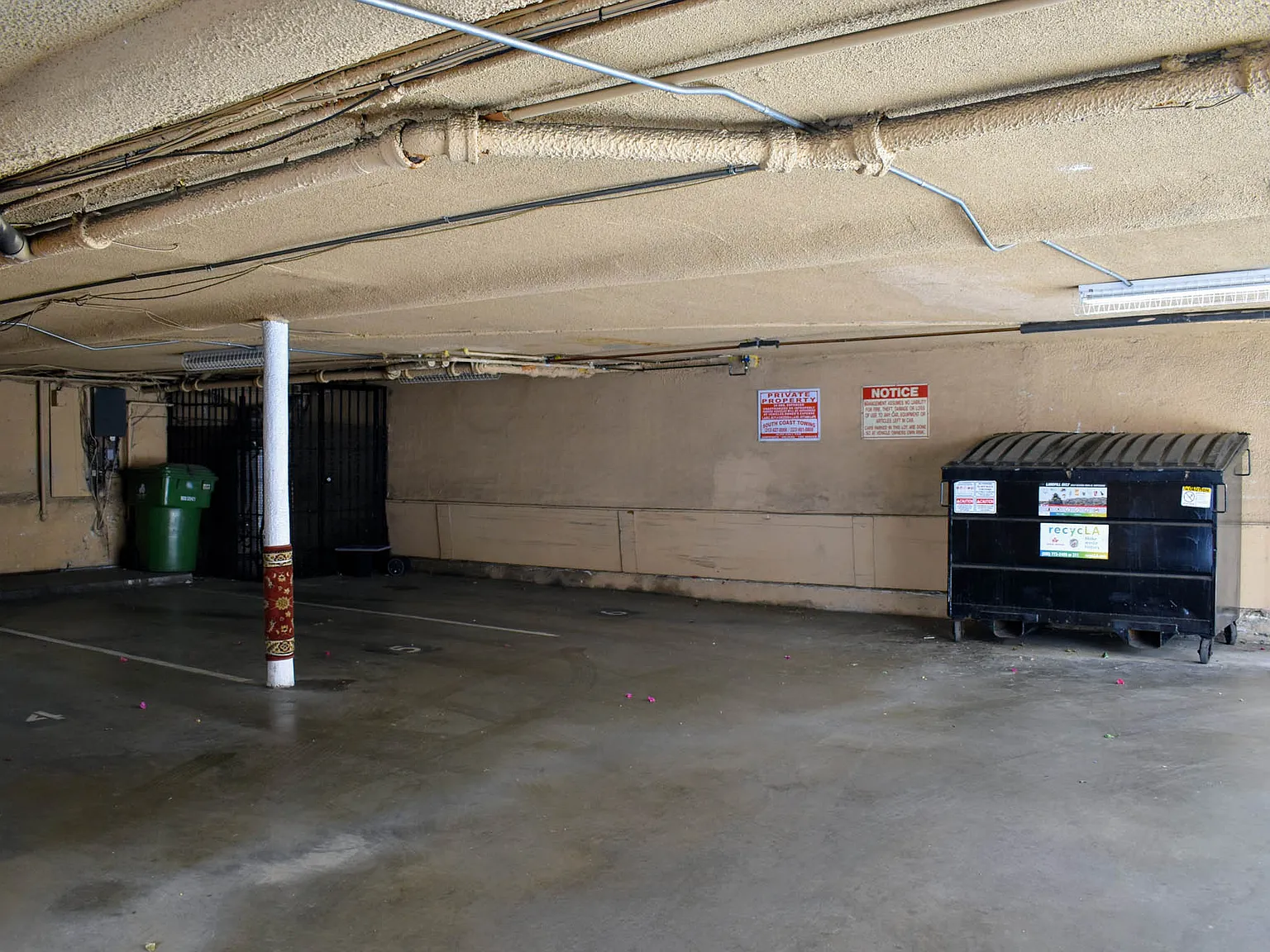 7140 Delongpre Avenue Apartments — Photo 3