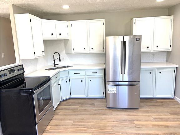 3rd image of 2205 Ellis Dr