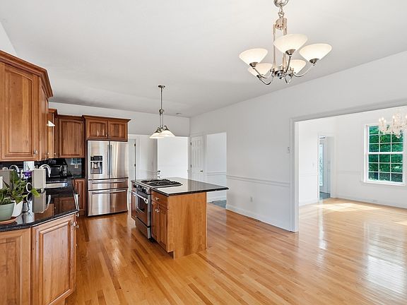 5th image of 23 Summerfield Rd