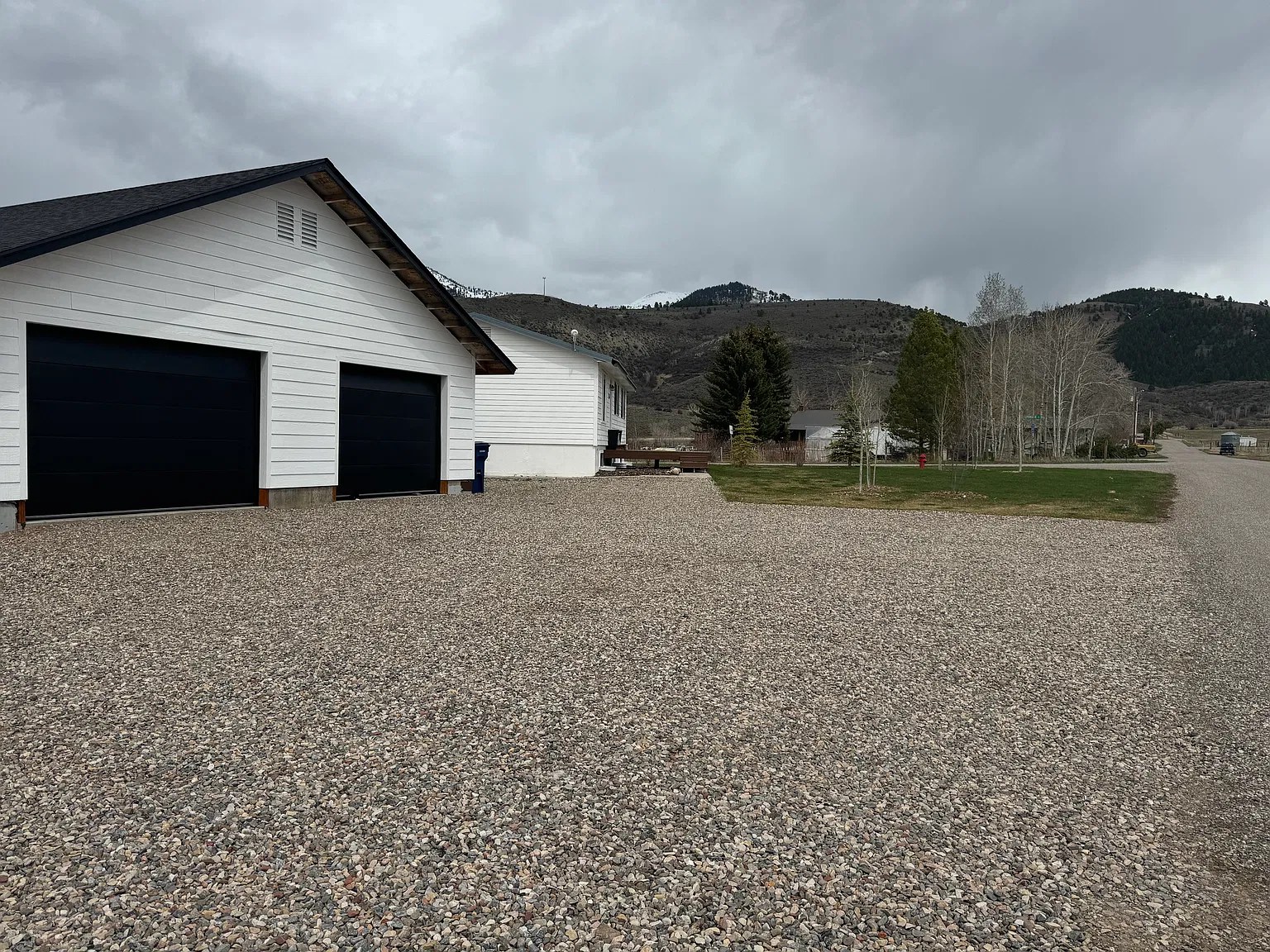 226 Cottonwood Dr — Photo 2