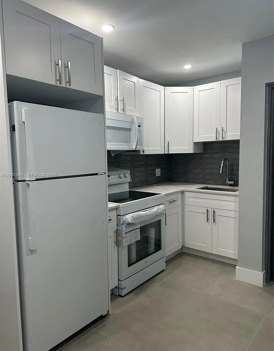2 bed, 1.0 bath, $2,300 — Photo 4