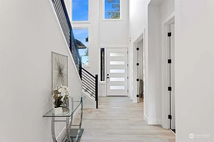5 bed, 3200 sqft, $4,990 — Photo 3