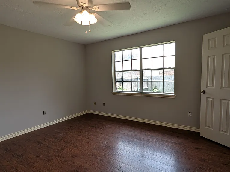 1806 Treehouse Trl — Photo 1