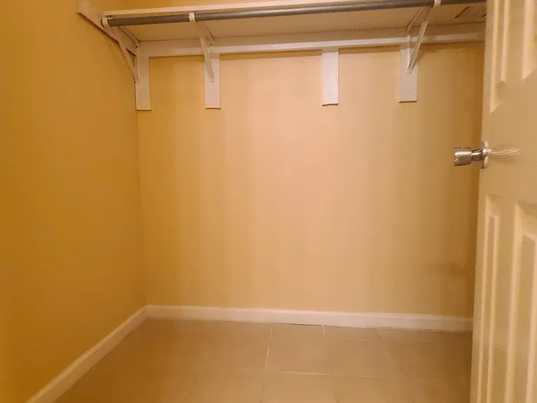 Walking Closet