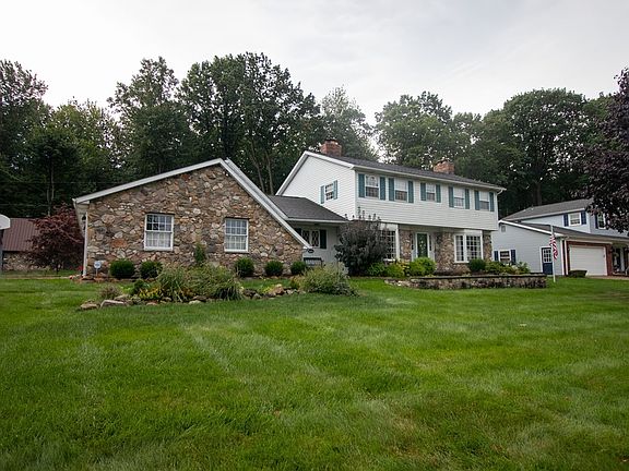 3rd image of 4423 Holiday Dr