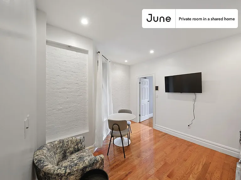 826 9th Ave #A — Photo 4