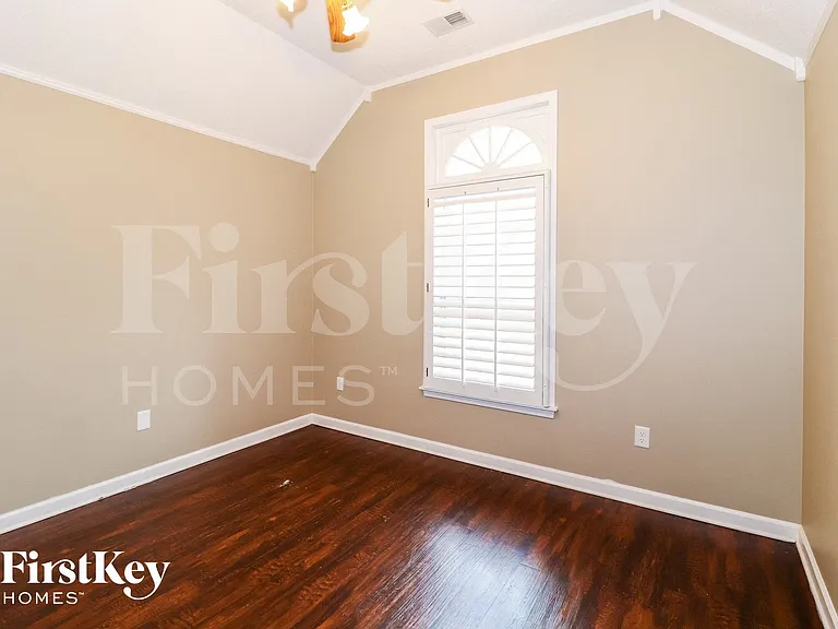 1330 Fox Trace Dr — Photo 12