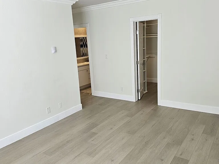827 2nd St #303 — Photo 6