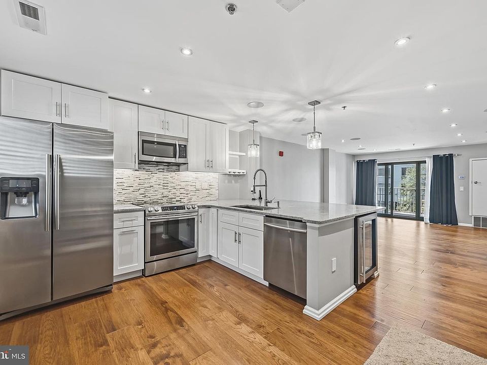 1st image of 2 Leverington Ave #21