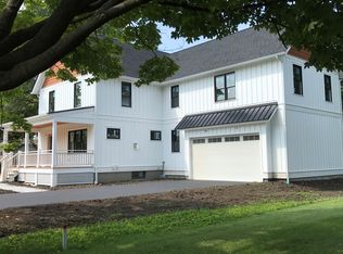 202 Grant Ave, Geneva, IL 60134