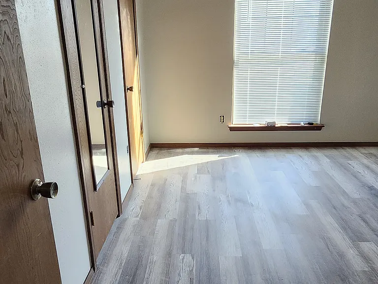 600 Fairfax Dr — Photo 4