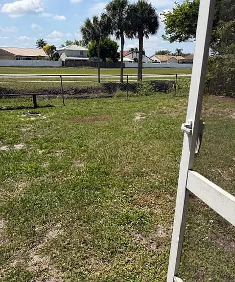 9448 Saddlebrook Dr — Photo 21