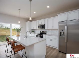 7913 N 93rd St, Omaha, NE 68122