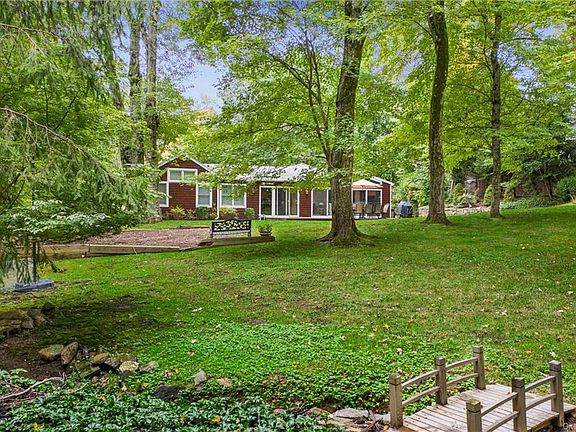 4th image of 22 Meadow Ln