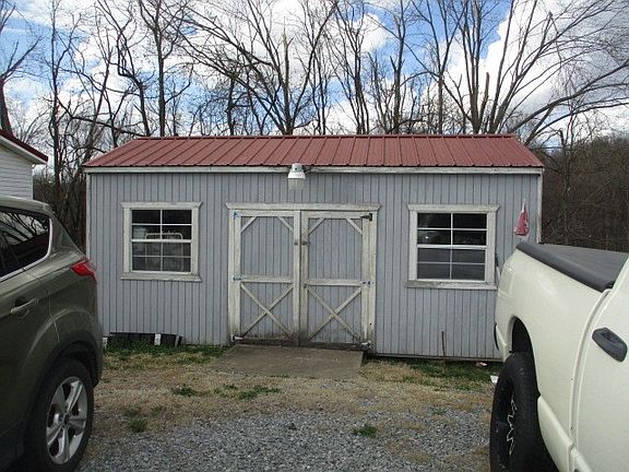 3rd image of 721 Hog Back Ridge Rd