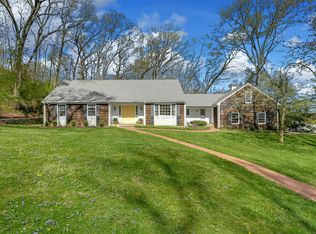 6 Stoneleigh Sq, Fairfield, CT 06825