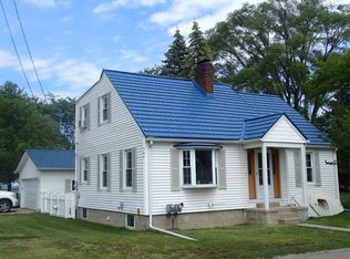 147 Bay Shore Dr, Bay City, MI 48706