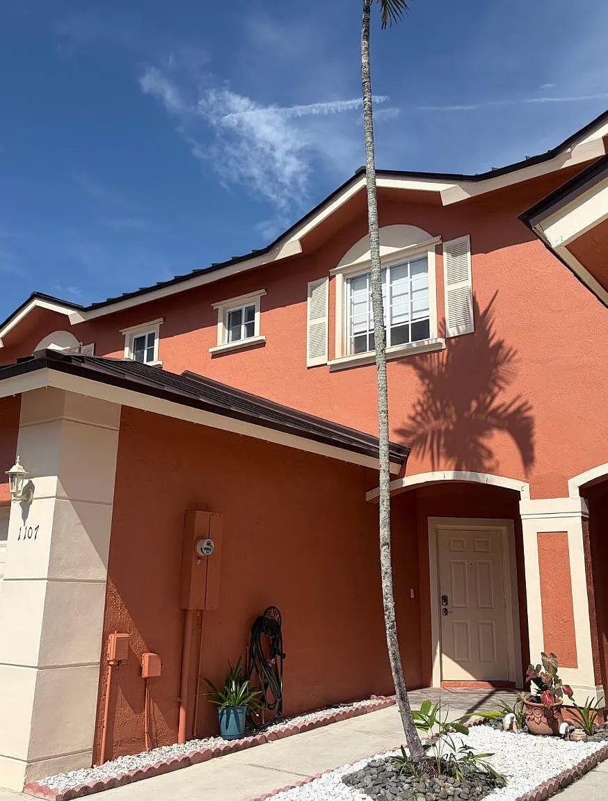 2 bed, 2.5 bath, 1312 sqft, $2,900 — Photo 1