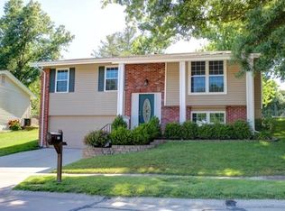 267 Village Meadow Dr, Ballwin, MO