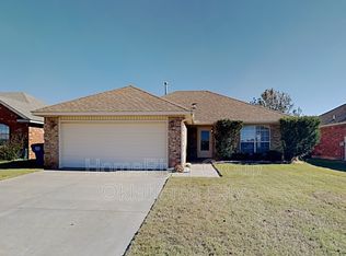 420 S Castle Ridge Ln, Mustang, OK 73064