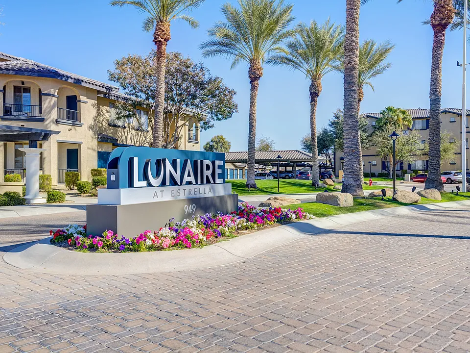 Lunaire at Estrella