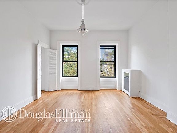 4th image of 228 Carroll St #4