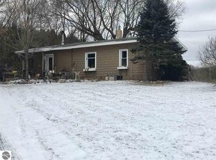 11401 N Crystal Rd, Vestaburg, MI 48891