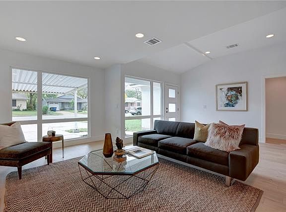 3rd image of 7804 Hardy Dr