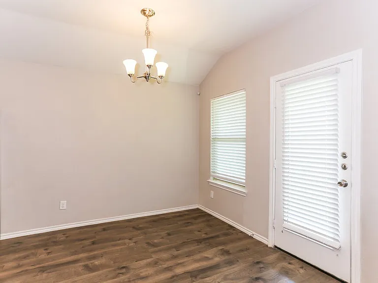 980 Alton Dr — Photo 5