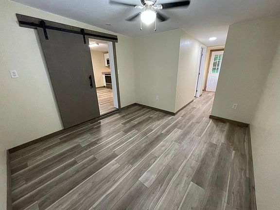 5th image of 738 Carlson Dr