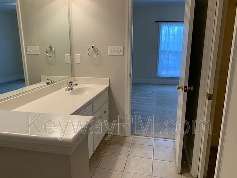4890 Somerset Dr — Photo 18