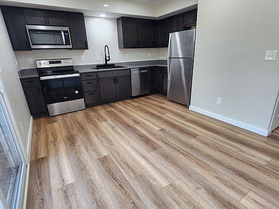5th image of 912 Oakcrest Dr APT B