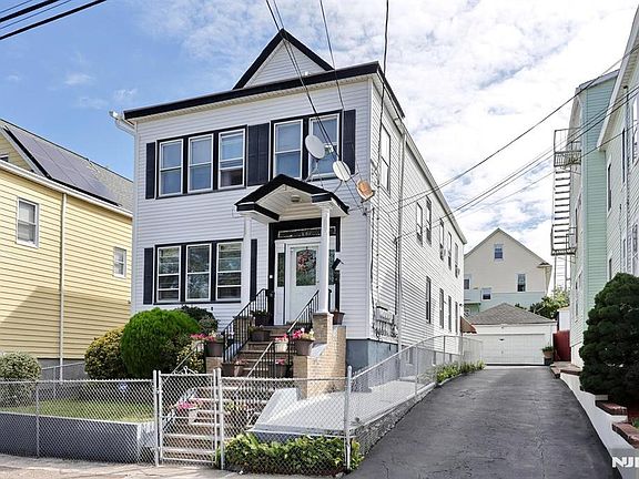 2nd image of 459-463 28th Street
