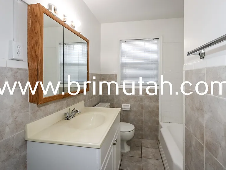1105 E Laird Ave — Photo 10