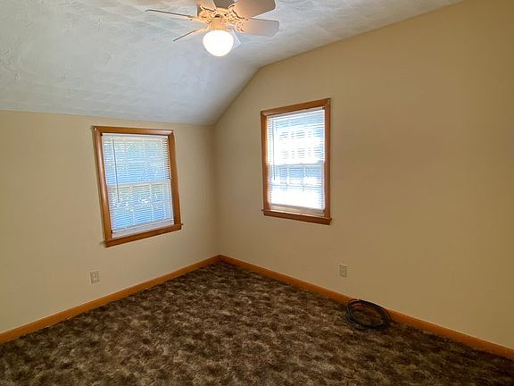 4th image of 456 Albert St #B