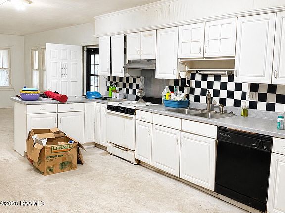 4th image of 1706 W Port St