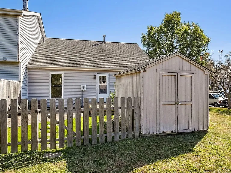 8711 Chloe Ct #8711 — Photo 17