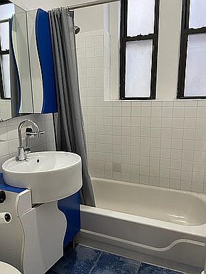 4th image of 342 W 56th St APT 4D