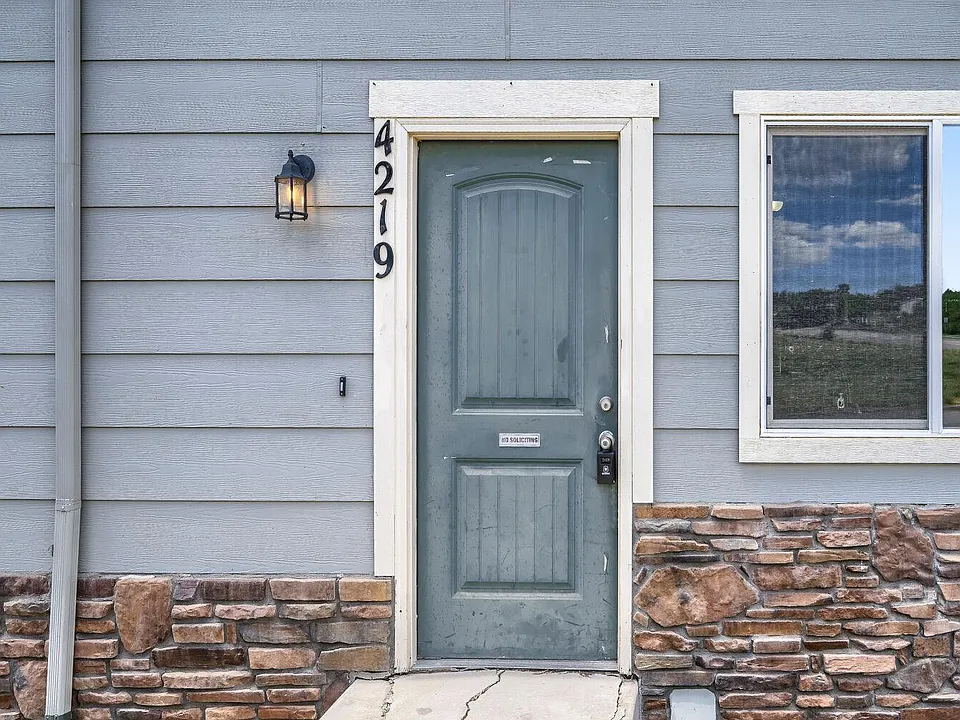 4219 Perryville Point