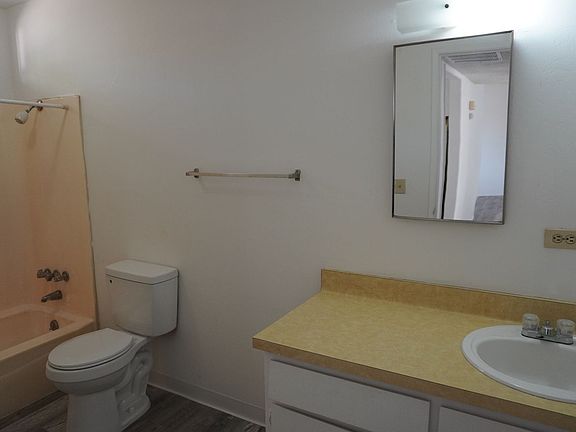 5th image of 1841 Golden State Ave #22