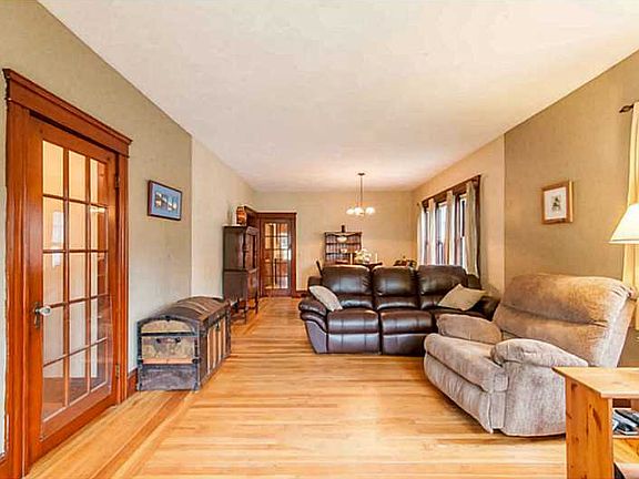 4th image of 164 Paine Ave