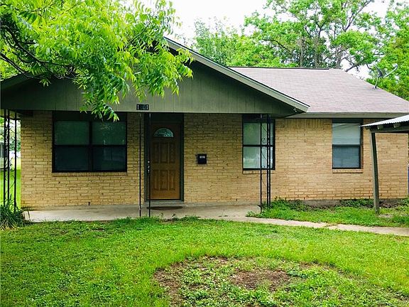 2nd image of 1801 Pecan St