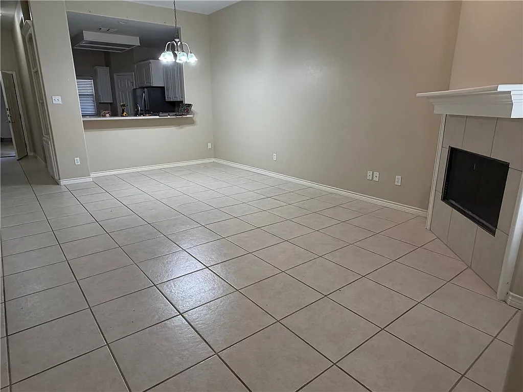 2 bed, 2.0 bath, 1225 sqft, $1,900 — Photo 2