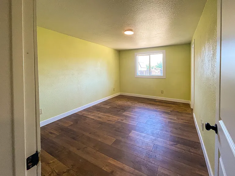 2328 SW Glacier Ave — Photo 14