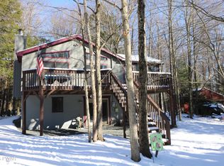 4 Deerfield Ct, Lake Ariel, PA 18436