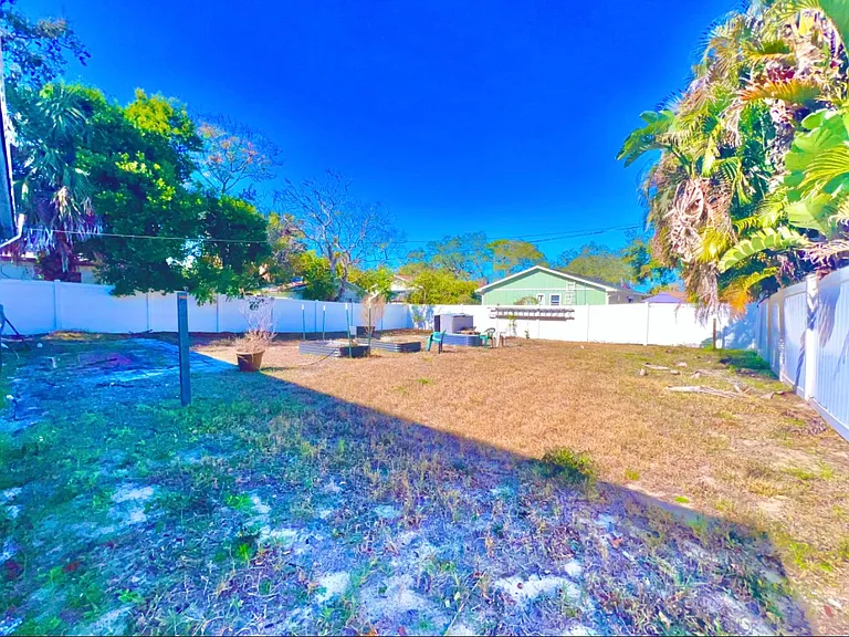 707 E Spruce St — Photo 13